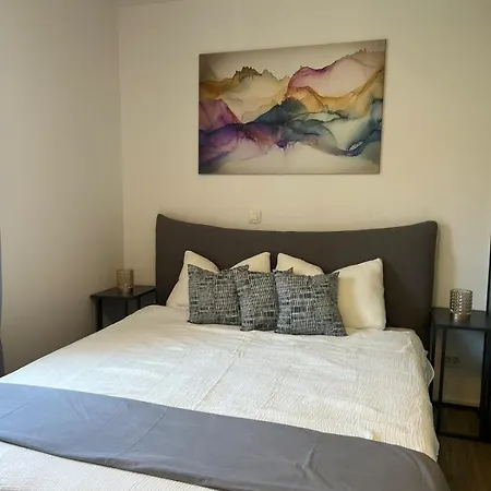 Renovated In An Attractive Location Daire