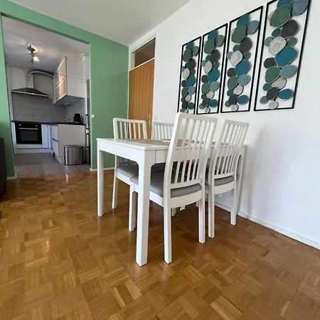 Renovated In An Attractive Location Daire Ljubljana